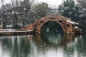 冬季下雪乌镇