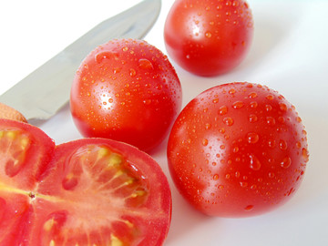 有水珠的番茄