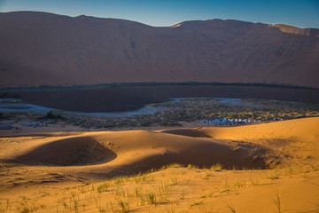 巴丹吉林沙漠湖泊光影30