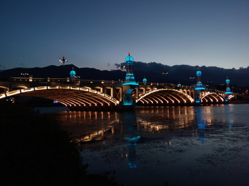 洱海桥梁夜景