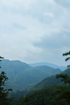 群山山脉环山