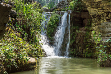 山涧溪流