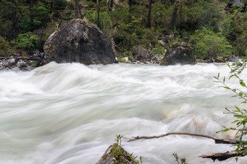 山涧溪流