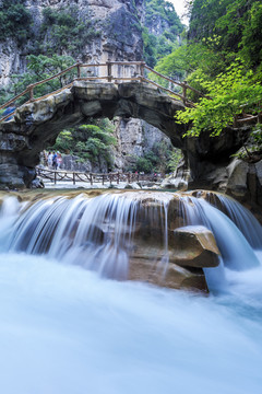 峡谷水韵