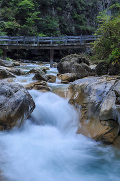 峡谷水韵