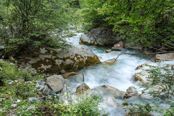 山涧溪流