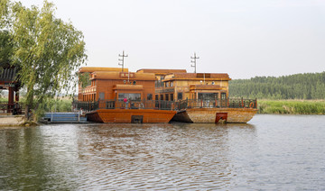 红荷湿地游船