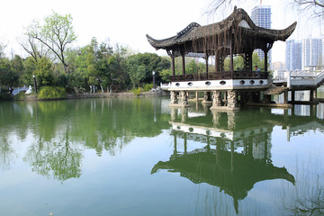 水上中式古典亭子