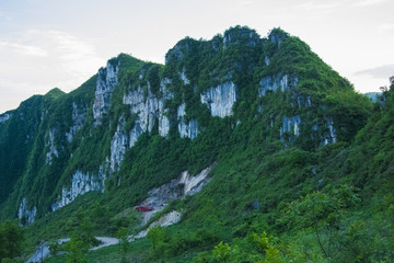 白岩 山峰