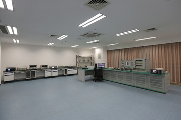 三相标准电表实验室