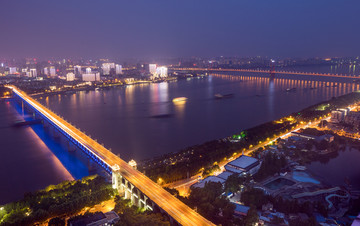 一桥和鹦鹉洲大桥夜景