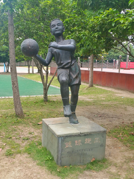 篮球运动员雕塑