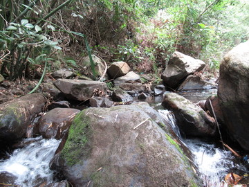 山间溪流