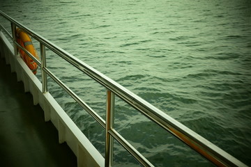 杭州千岛湖船边高清摄影素材大图