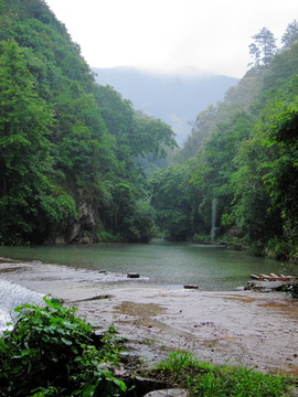 山间小河