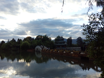 黑龙潭暮色风景