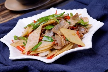 土豆片回锅肉