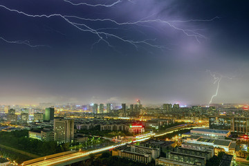 霹雳惊空