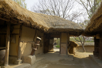 韩国中部地区民房 农户草屋庭院
