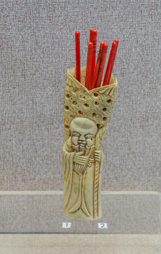 清代骨雕箸筒 珊瑚箸