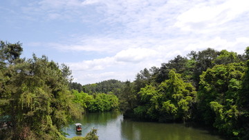 山间湖泊
