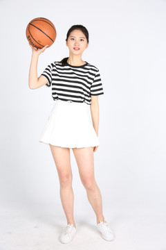  篮球运动女孩