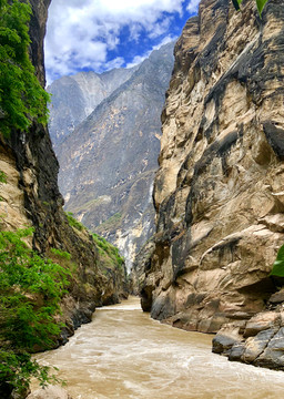 虎跳峡中虎跳峡