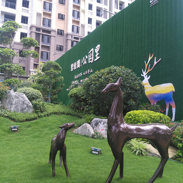 小鹿雕塑