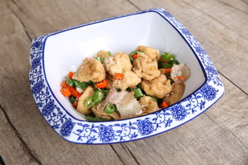 青椒焖油豆腐