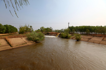 水渠 灌溉