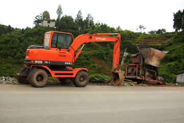 道路施工 挖掘机