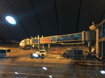 机场 夜景 停机坪