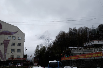 藏区雪山