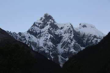 山峰 雪山