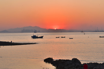 海边风景 夕阳 海景 远山 渔