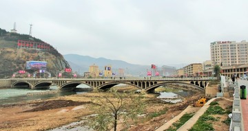 卓尼洮河旧大桥全景图