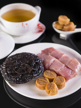 灵芝炖瘦肉