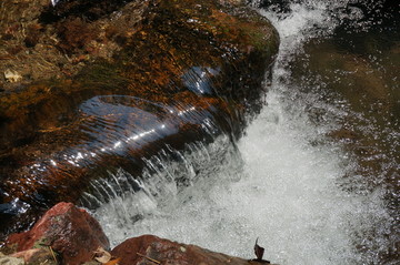 红石溪水