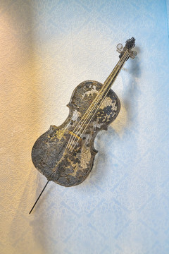 大提琴雕塑 铁丝缠绕 高清
