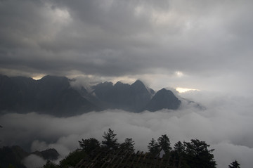 雾锁重山