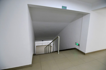 安全出口 楼梯间