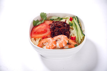 一碗三鲜肉菇拌面