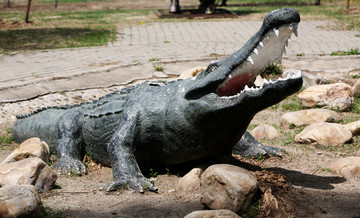 鳄鱼雕塑