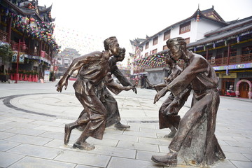 土家摆手舞雕塑铜像