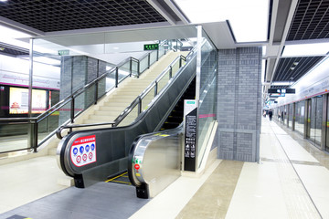 地铁自动扶梯