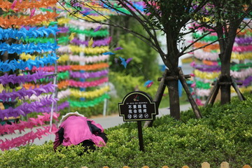 爱护花草提示牌