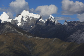 云层 高山丘壑