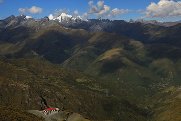 云层 高山丘壑