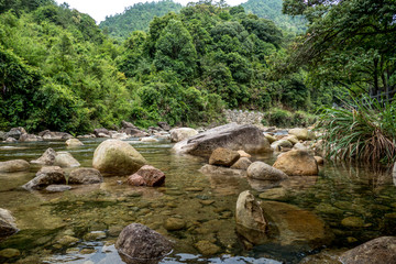 姑婆山小溪流