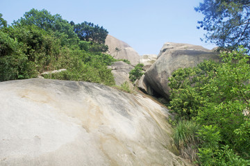 山顶巨石